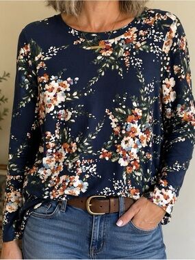 Chico's Navy Multi Floral Long Sleeve Boat Neck Pullover tee Soft, warm colors.